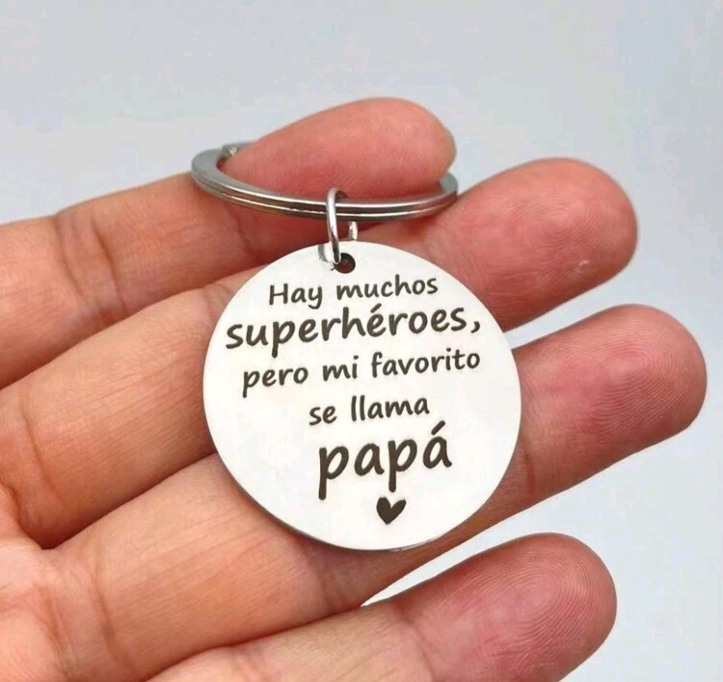 Hay muchos superheroes pero mi favorito se llama Papá