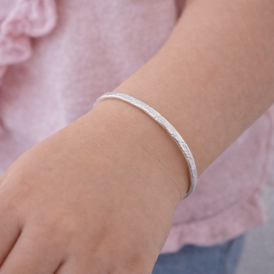 Pulsa dura/ PLBJ-B117  / Oro Laminado 18k