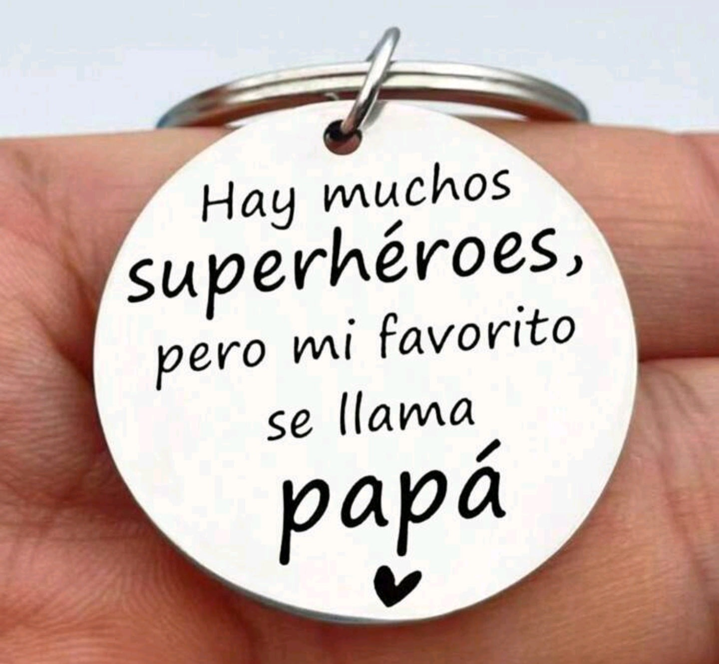 Hay muchos superheroes pero mi favorito se llama Papá