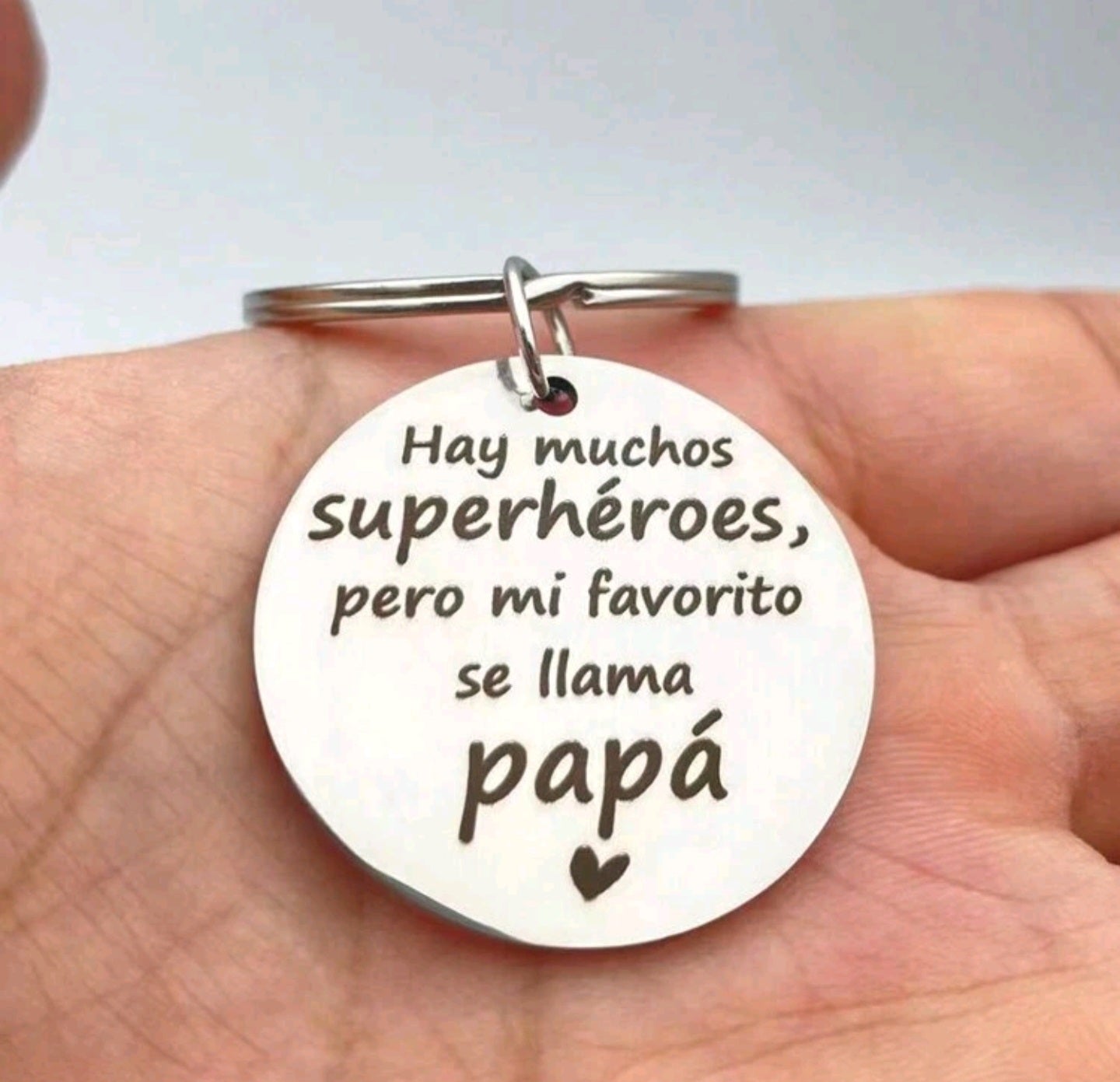 Hay muchos superheroes pero mi favorito se llama Papá