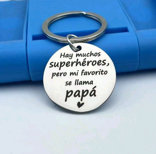 Hay muchos superheroes pero mi favorito se llama Papá